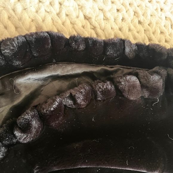 Stunning Poncho/Shawl/Cape -Its Faux Fur but unbelievably soft. - Picture 3 of 9